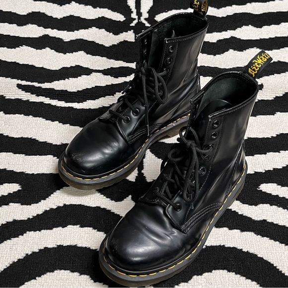 Dr Martens 1460W 8-Eye Combat Boots Black Size 7 - Picture 2 of 11
